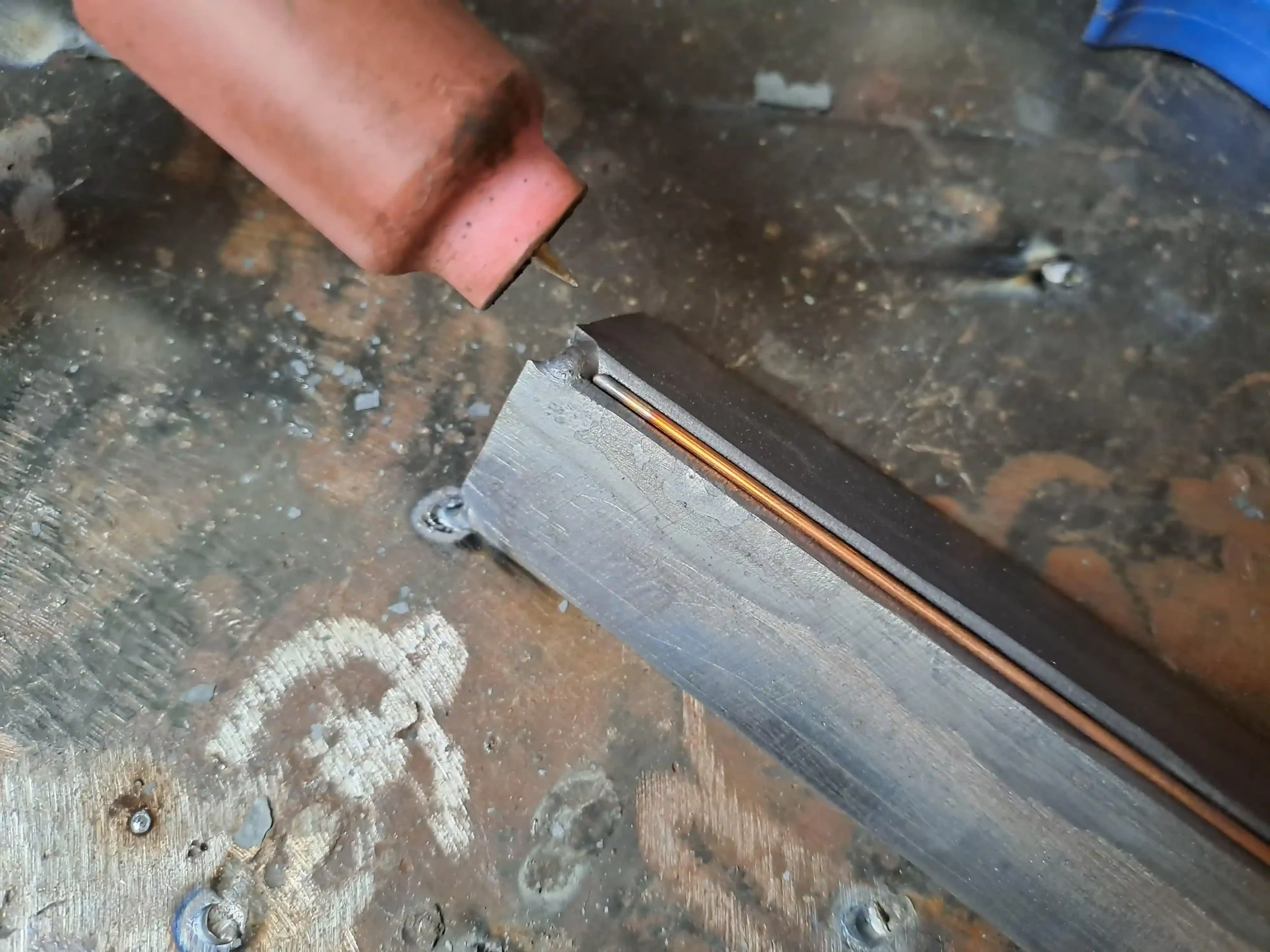 Incorrect wire feed setup in MIG welding Incorrect wire feed setup in MIG welding