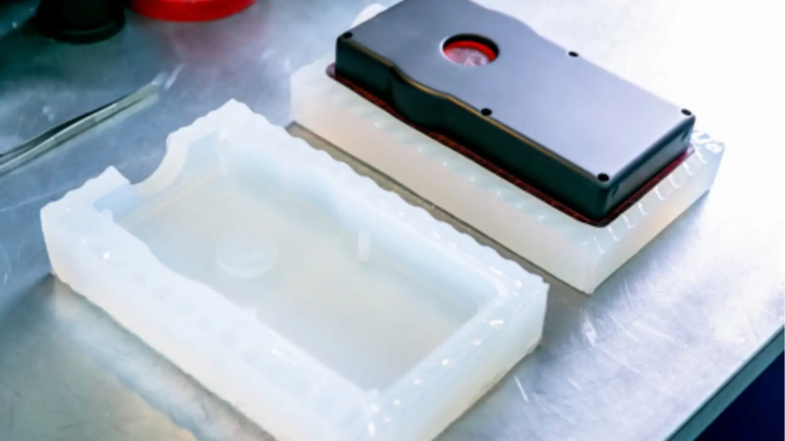 Injection molding mold and part prepared for use Injection molding mold and part prepared for use